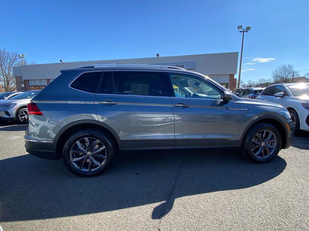 Certified 2022 Volkswagen Tiguan SE image 2