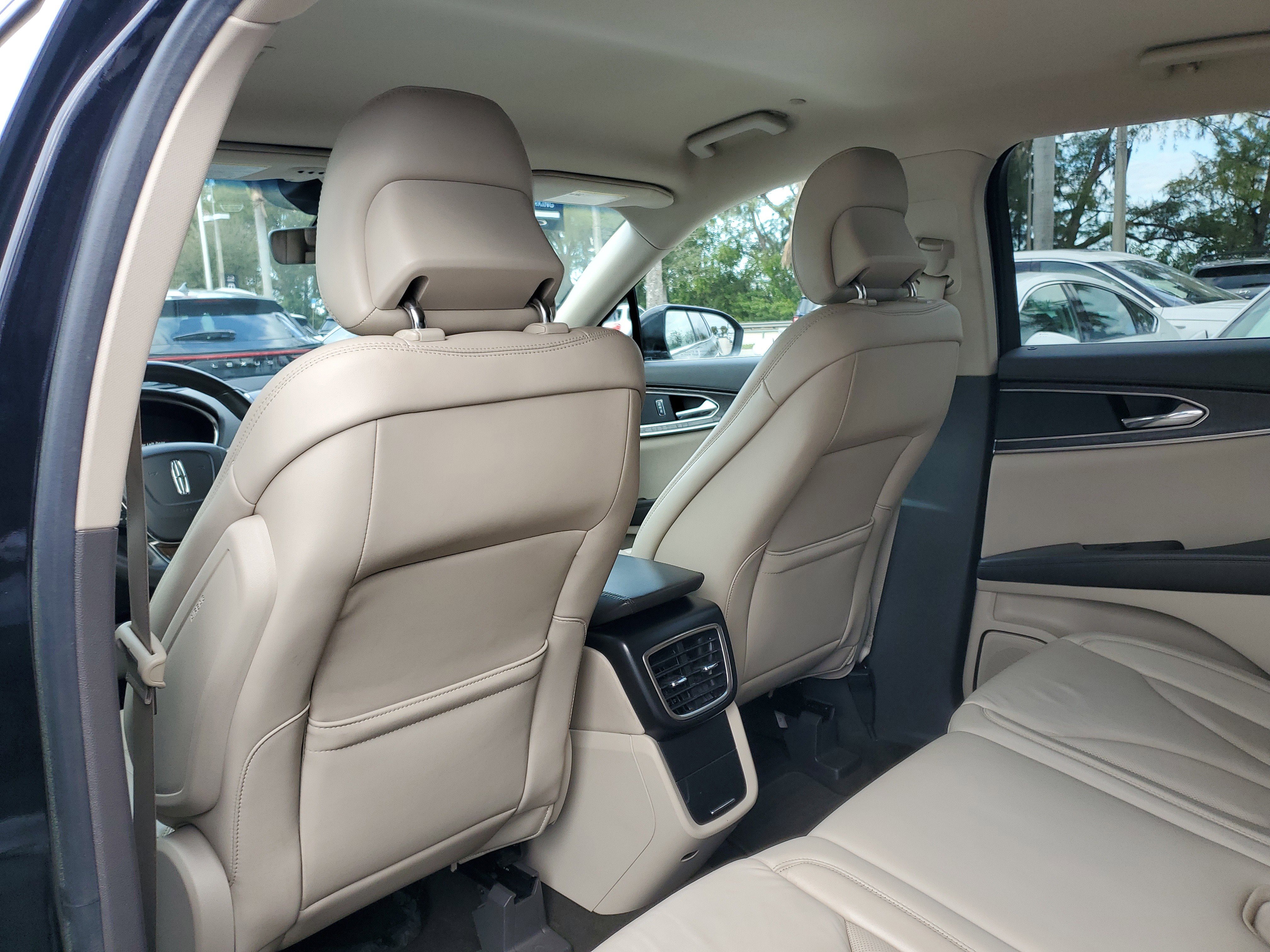 Used 2019 Lincoln Nautilus Select image 12