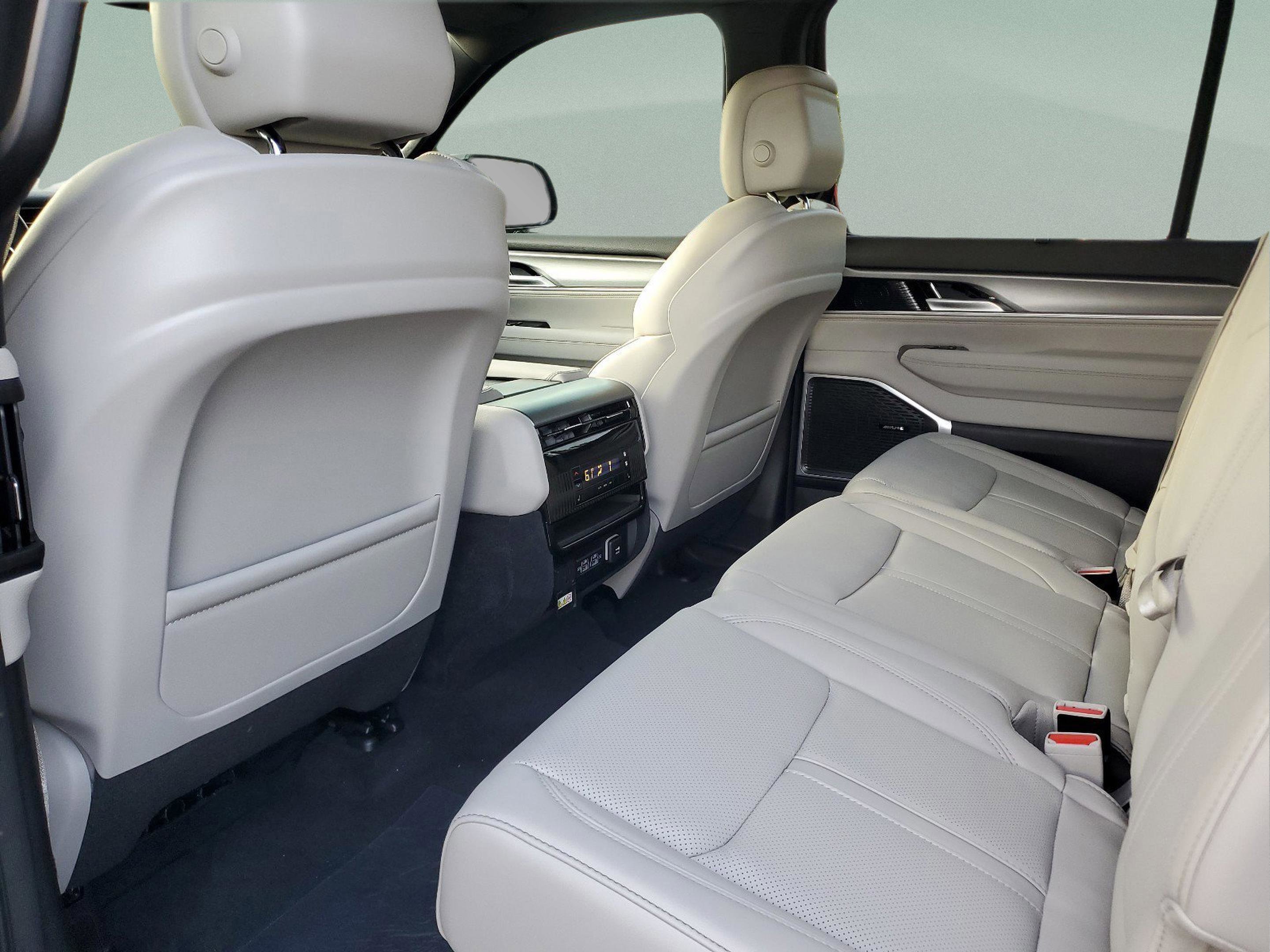 New 2025 Jeep Wagoneer L Series III w/ 8-pass Seating Package image 7