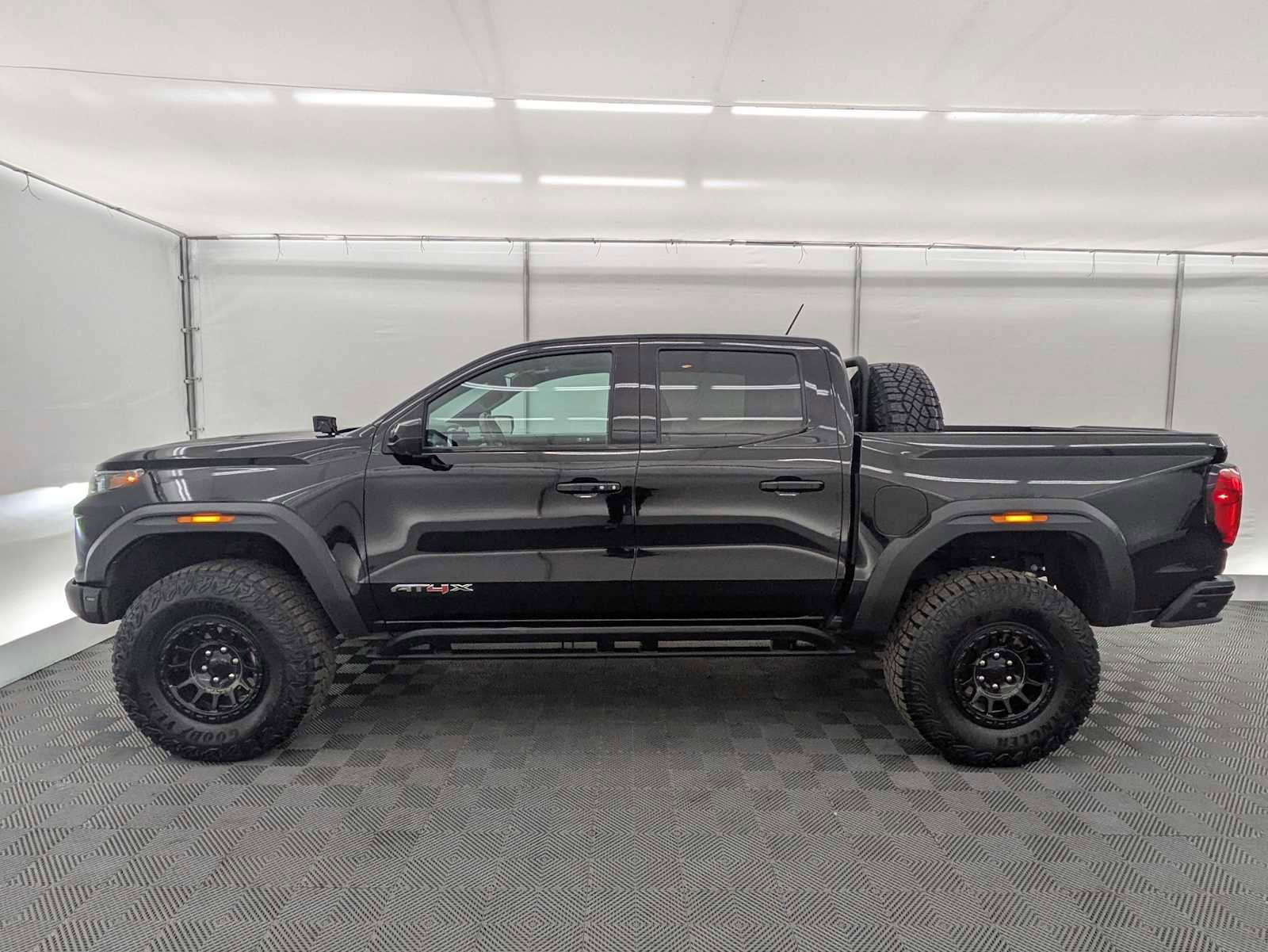 Used 2024 GMC Canyon AT4X w/ AT4X AEV Edition AWD/4WD image 3