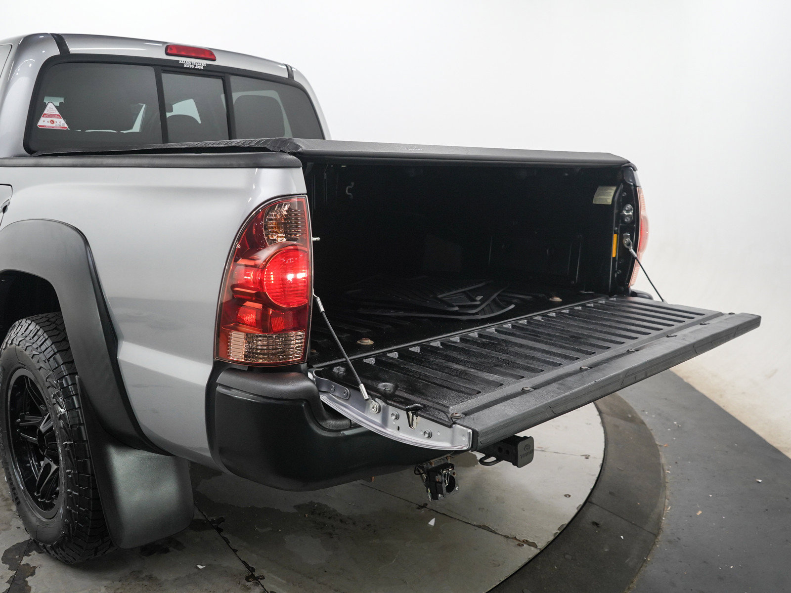 Used 2015 Toyota Tacoma PreRunner w/ Convenience Package RWD image 9