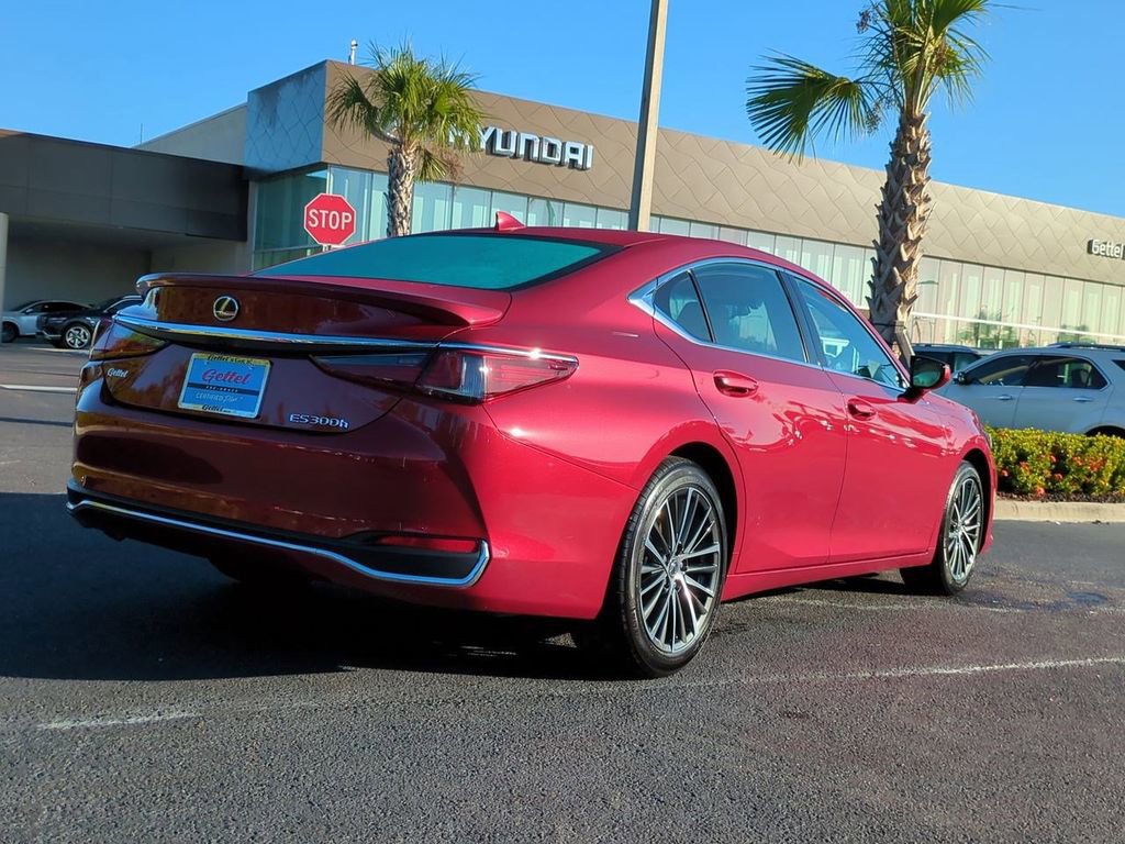 Used 2023 Lexus ES 300h w/ Premium Package image 5