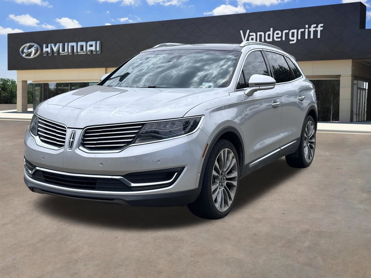 Used 2016 Lincoln MKX Reserve w/ Luxury Package FWD image 5