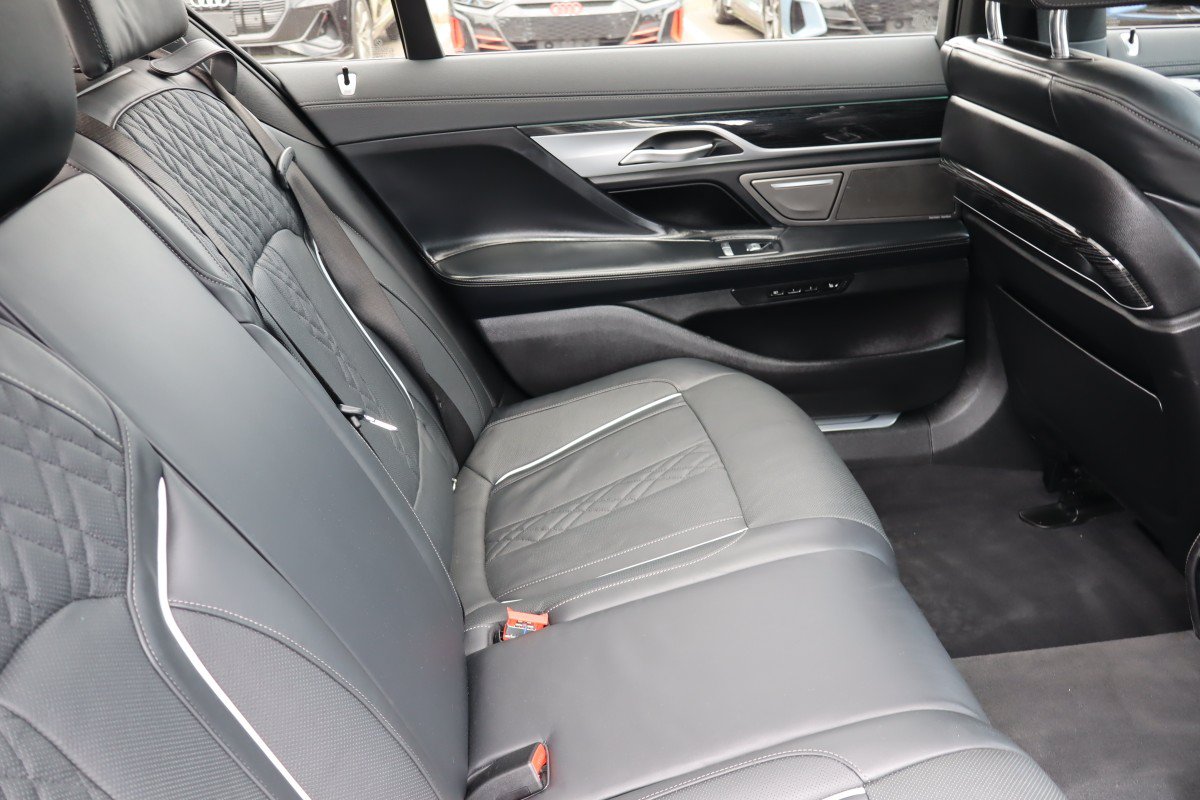 Used 2022 BMW 750i xDrive w/ Luxury Rear Seating Package AWD/4WD image 16