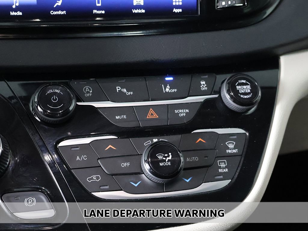 Used 2023 Chrysler Pacifica Touring-L FWD image 5