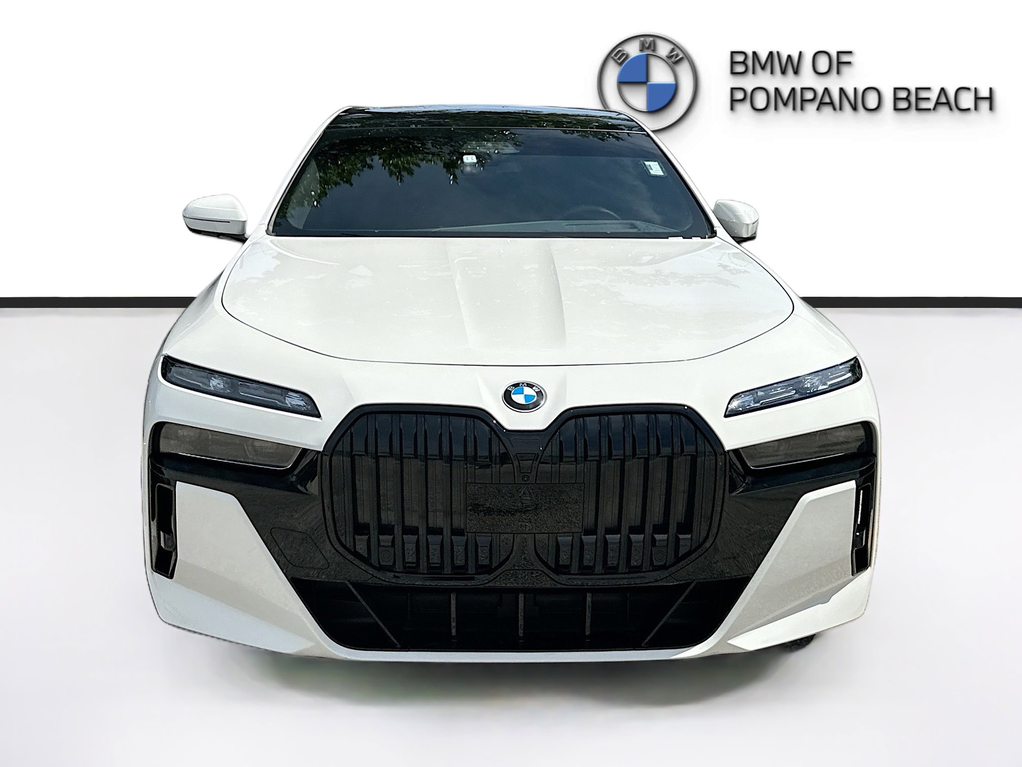 Used 2023 BMW 760i xDrive w/ Executive Package AWD/4WD image 2