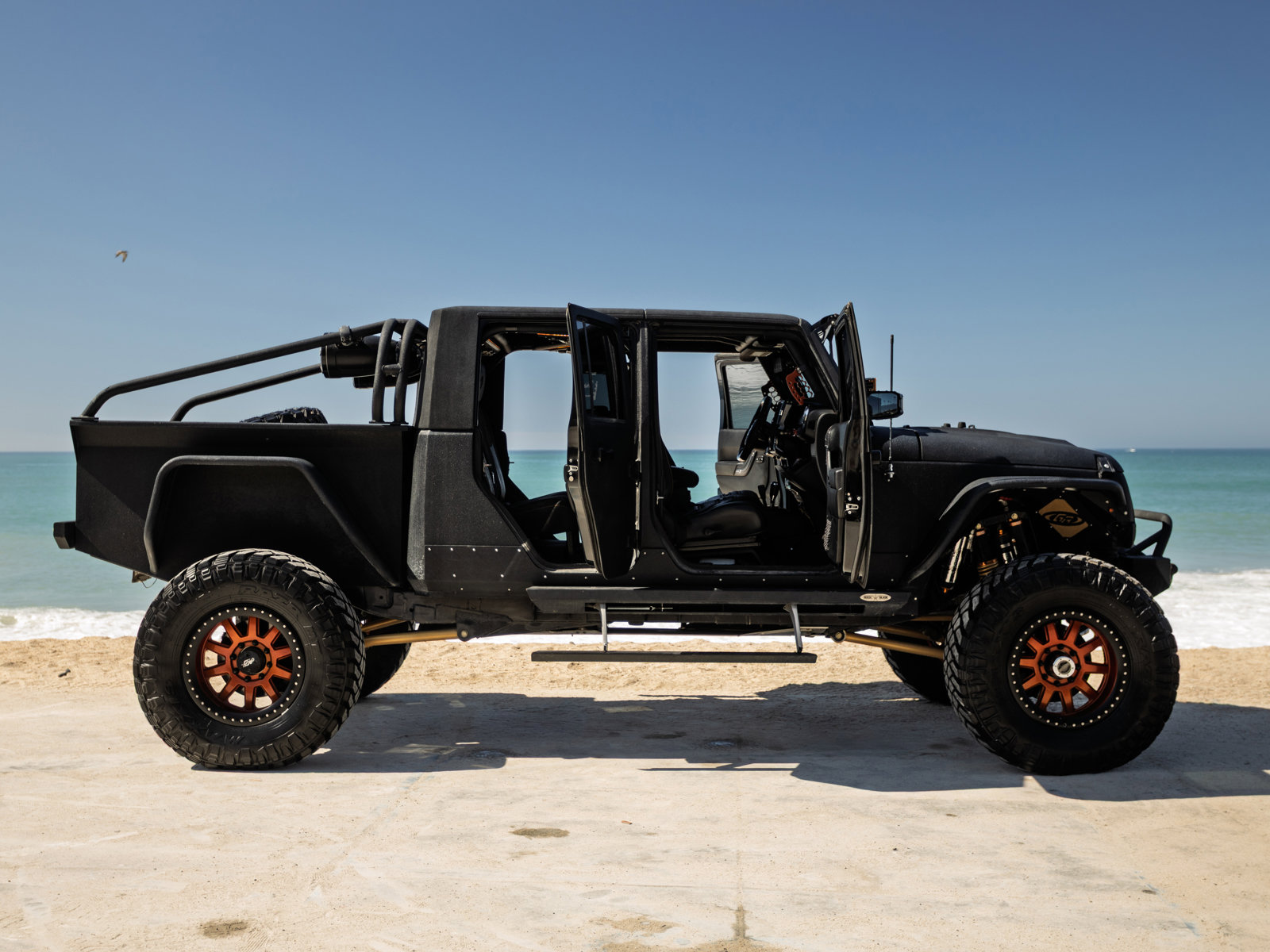 Used 2014 Jeep Wrangler Unlimited Rubicon w/ Connectivity Group image 7