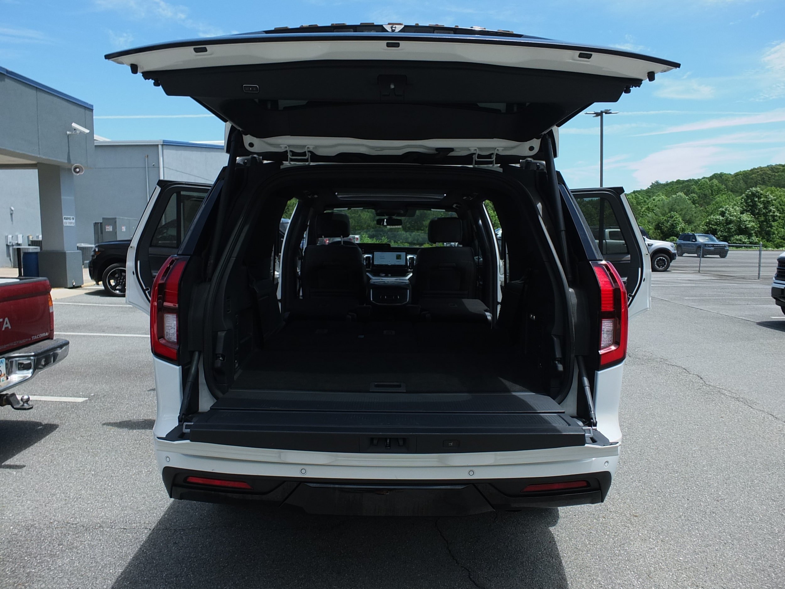 Used 2025 Ford Expedition Tremor AWD/4WD image 18