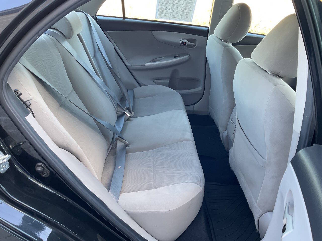 Used 2012 Toyota Corolla LE FWD image 29