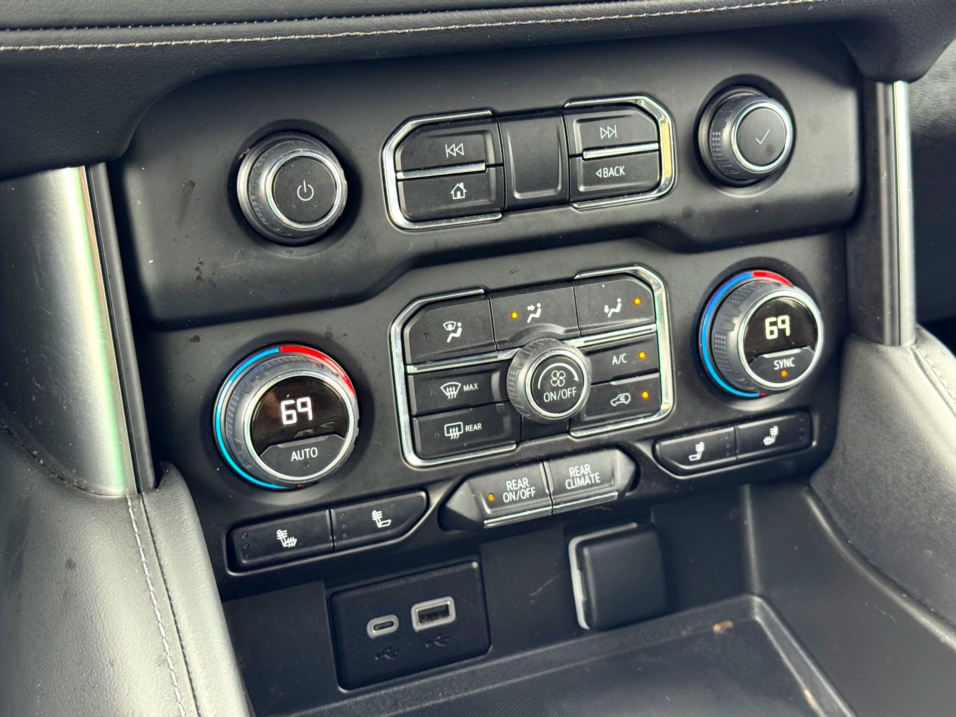 Used 2024 Chevrolet Tahoe LT image 29