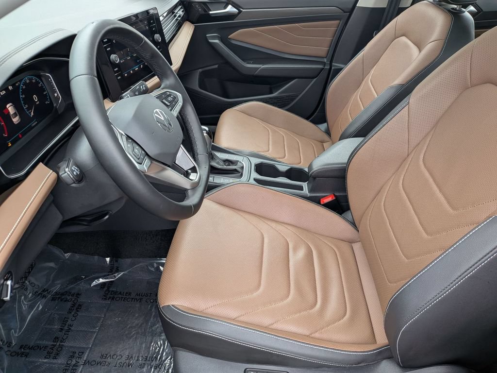 Used 2025 Volkswagen Jetta SEL FWD image 17