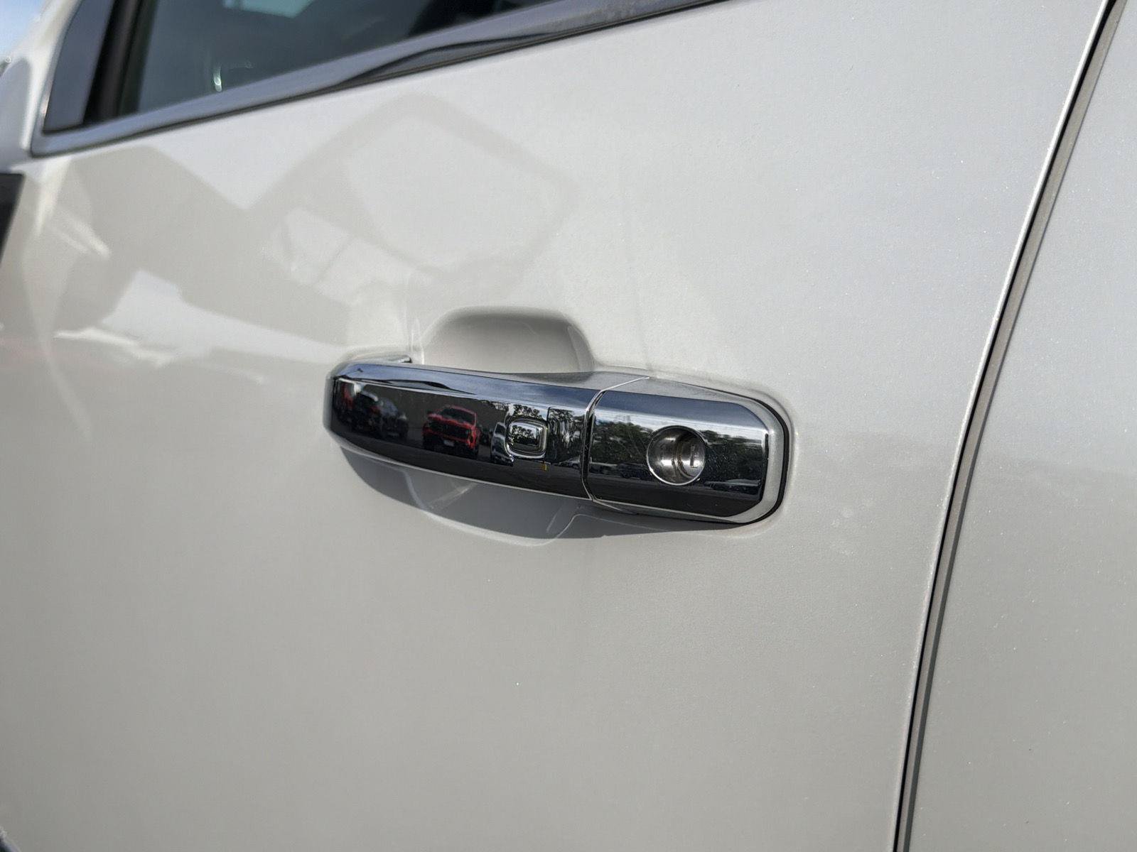 Used 2023 GMC Sierra 3500 Denali w/ Denali Ultimate Package AWD/4WD image 14