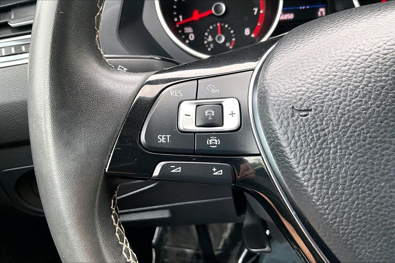 Used 2021 Volkswagen Tiguan SE w/ Panoramic Sunroof Package AWD/4WD image 17
