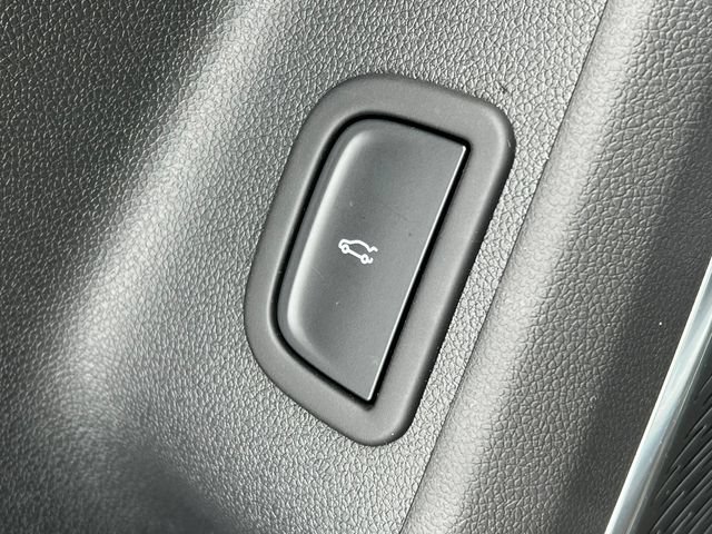 New 2026 Chevrolet Traverse RS w/ LPO, Floor Liner Package AWD/4WD image 18