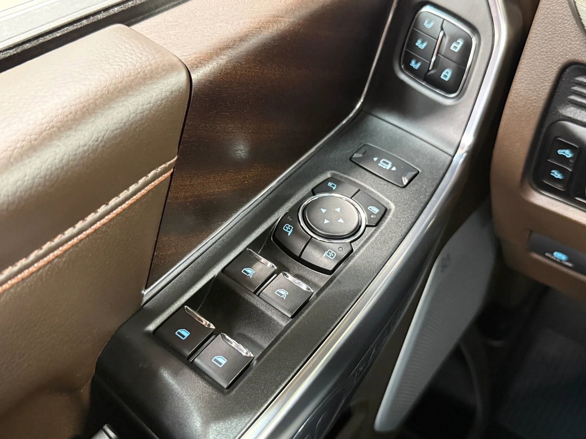 Used 2026 Ford F350 King Ranch w/ Chrome Package AWD/4WD image 31