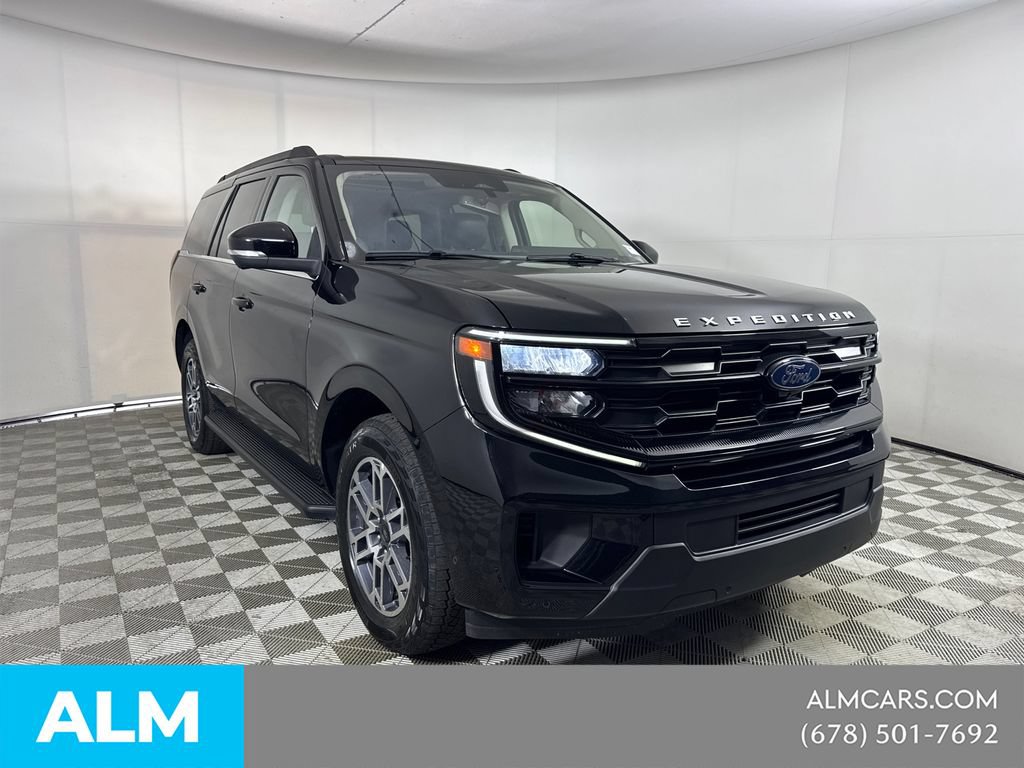Used 2025 Ford Expedition Active AWD/4WD image 3