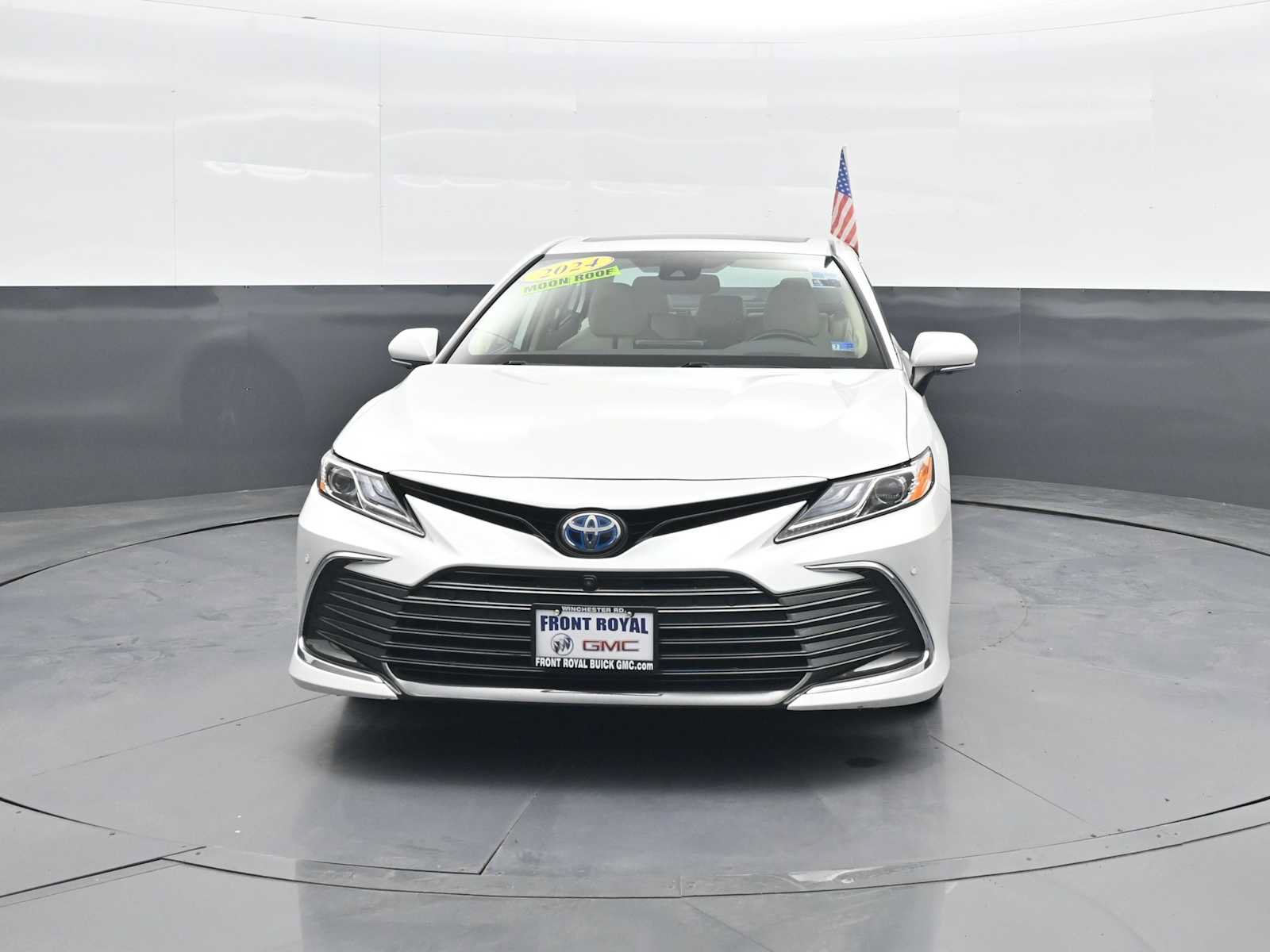 Used 2024 Toyota Camry XLE w/ Navigation Package FWD image 3