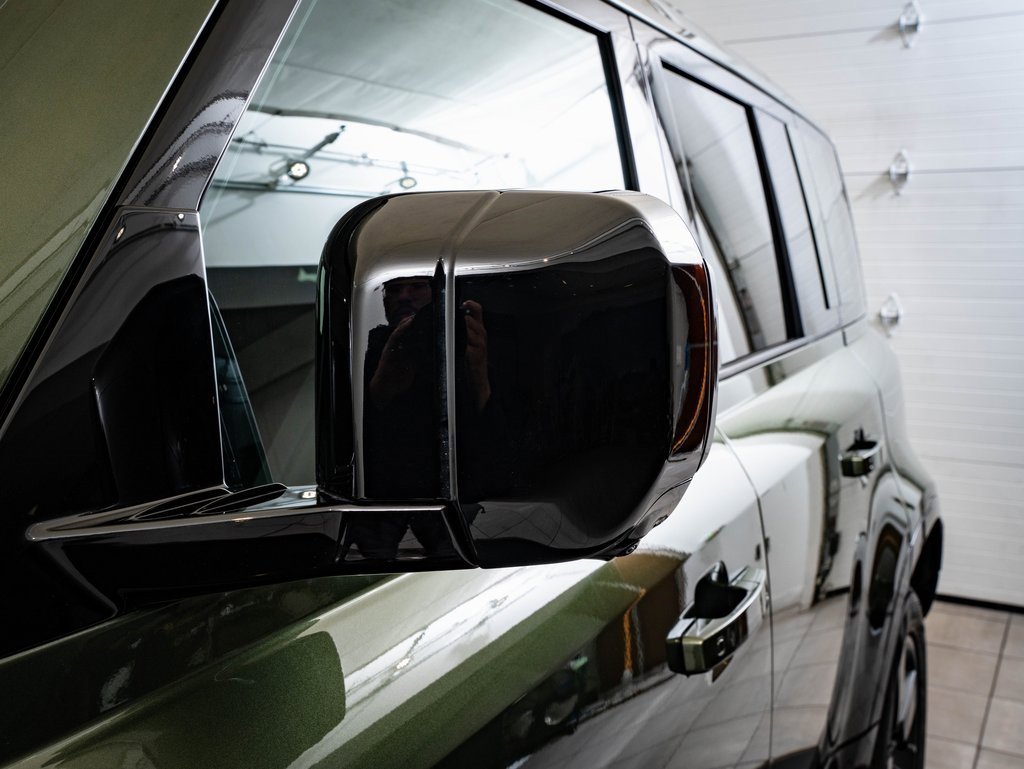 New 2026 Land Rover Defender 110 X-Dynamic SE image 15