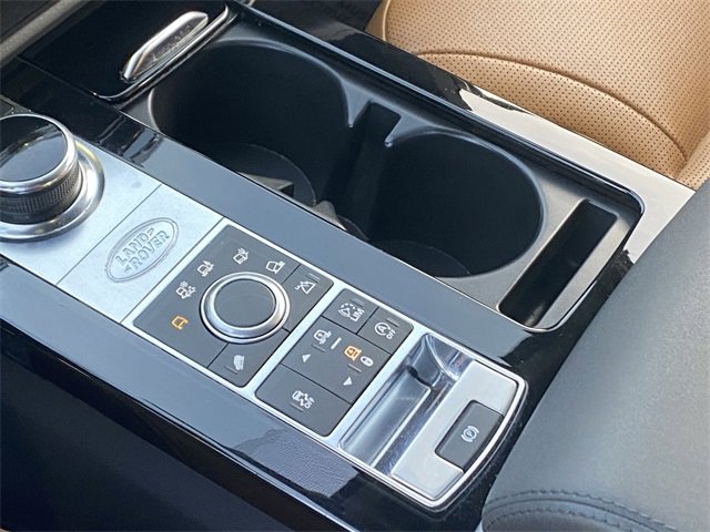 Used 2017 Land Rover Discovery HSE image 18