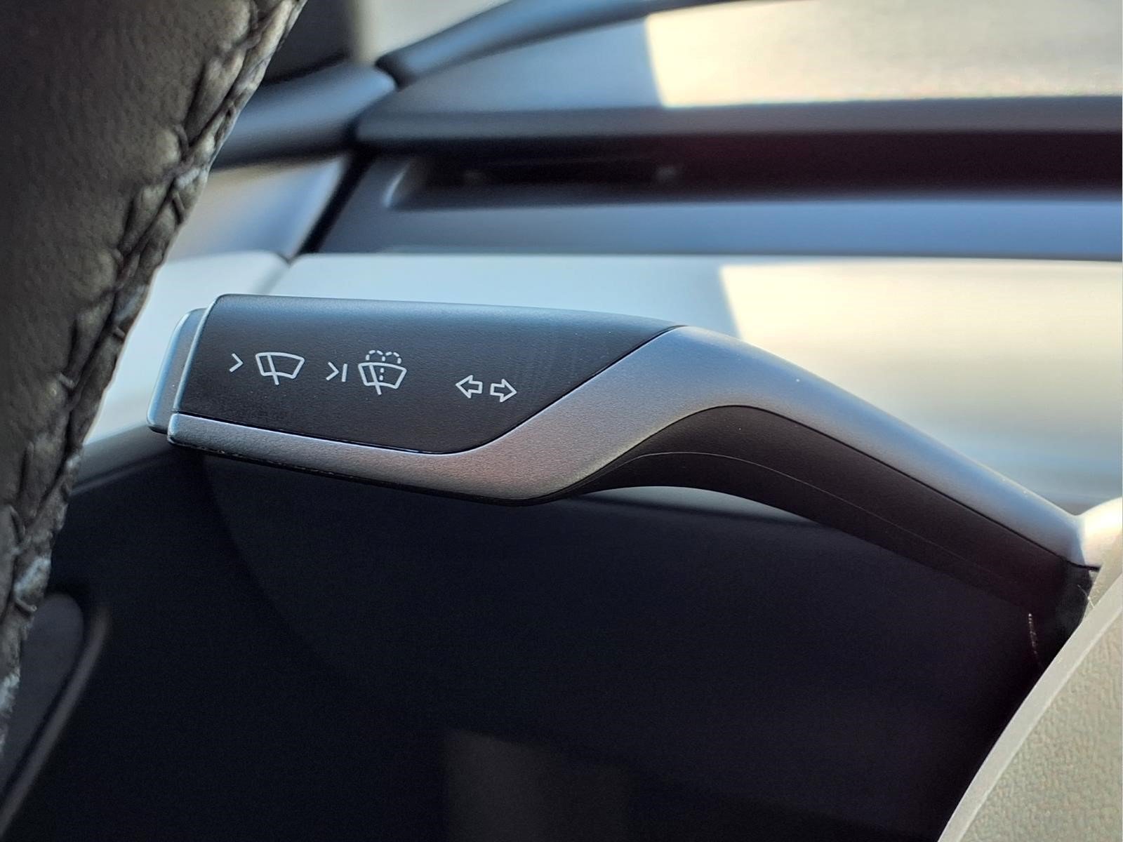 Used 2023 Tesla Model Y Performance AWD/4WD image 19