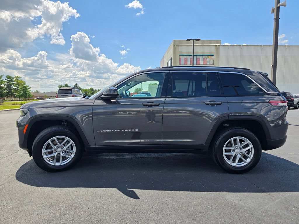 Used 2024 Jeep Grand Cherokee Laredo X AWD/4WD image 5