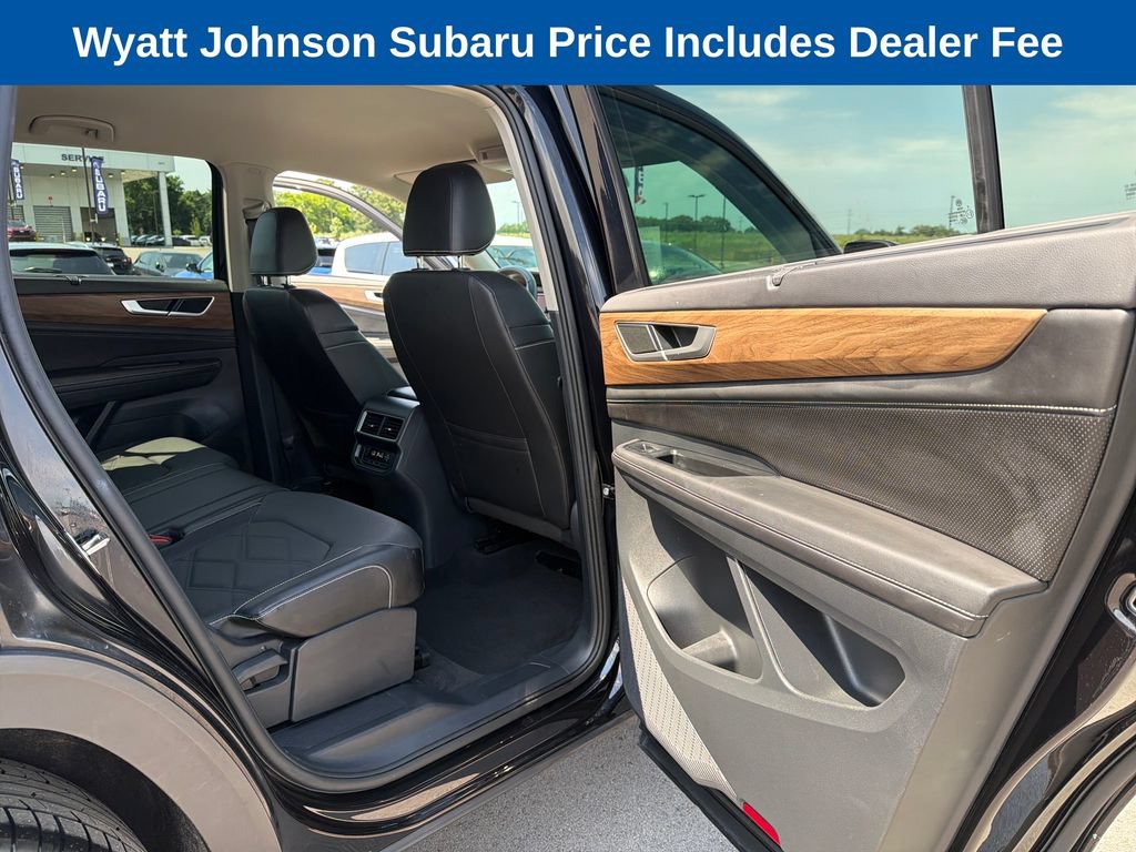 Used 2025 Volkswagen Atlas SE AWD/4WD image 29