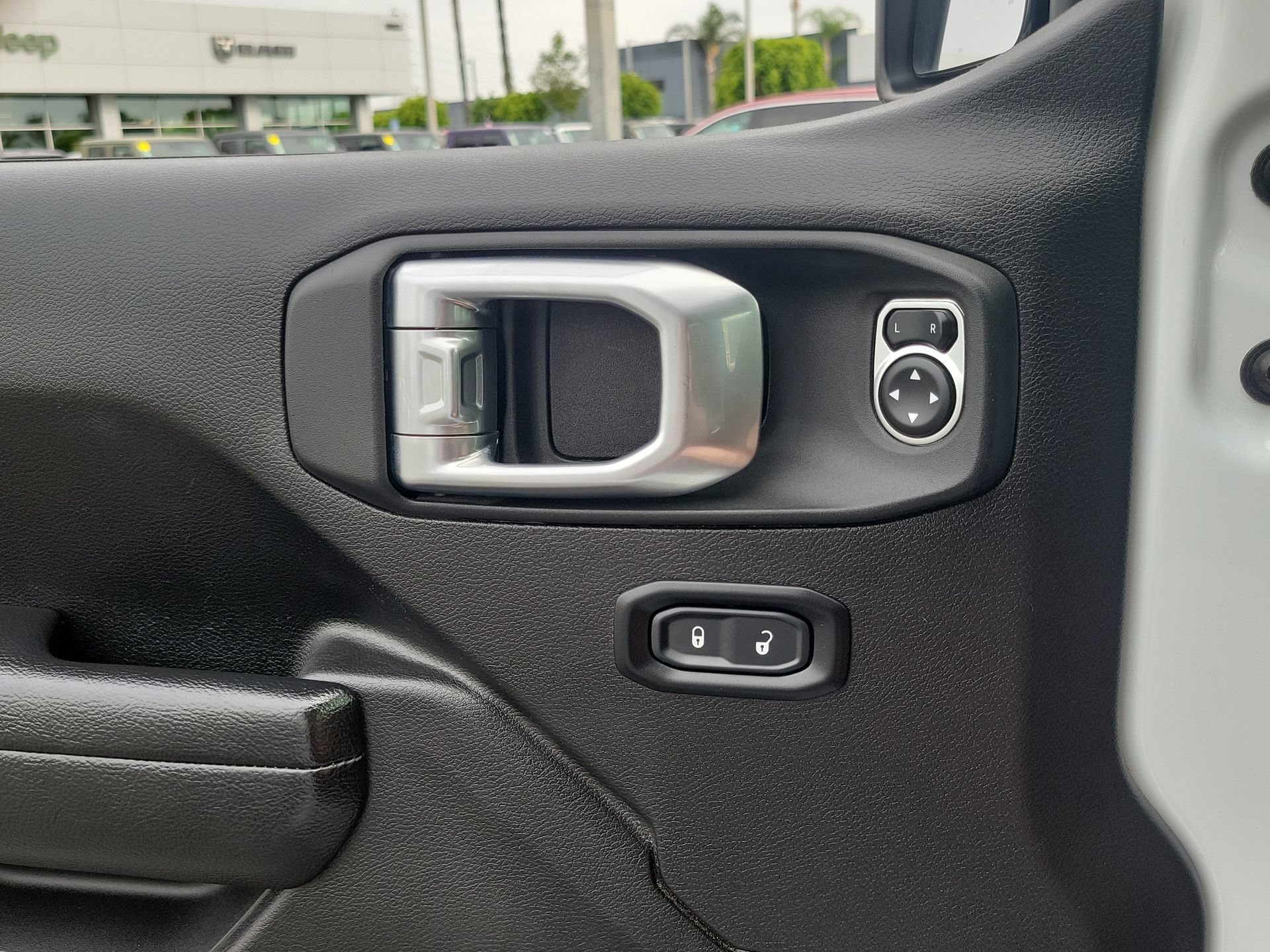 Certified 2024 Jeep Wrangler Unlimited AWD/4WD image 12