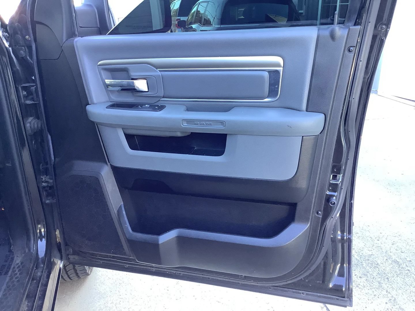 Used 2019 RAM 1500 Classic SLT w/ Luxury Group AWD/4WD image 15