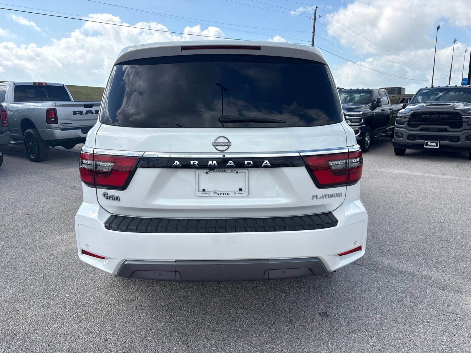 Used 2022 Nissan Armada Platinum w/ Captain's Chairs Package RWD image 5