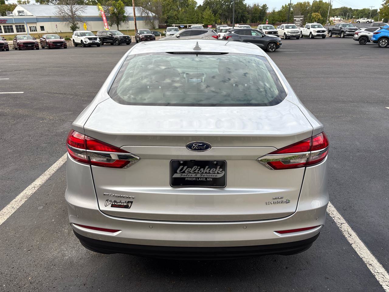 Used 2019 Ford Fusion SE FWD image 4