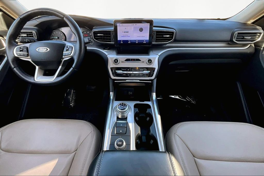 Used 2022 Ford Explorer XLT w/ Equipment Group 202A image 6