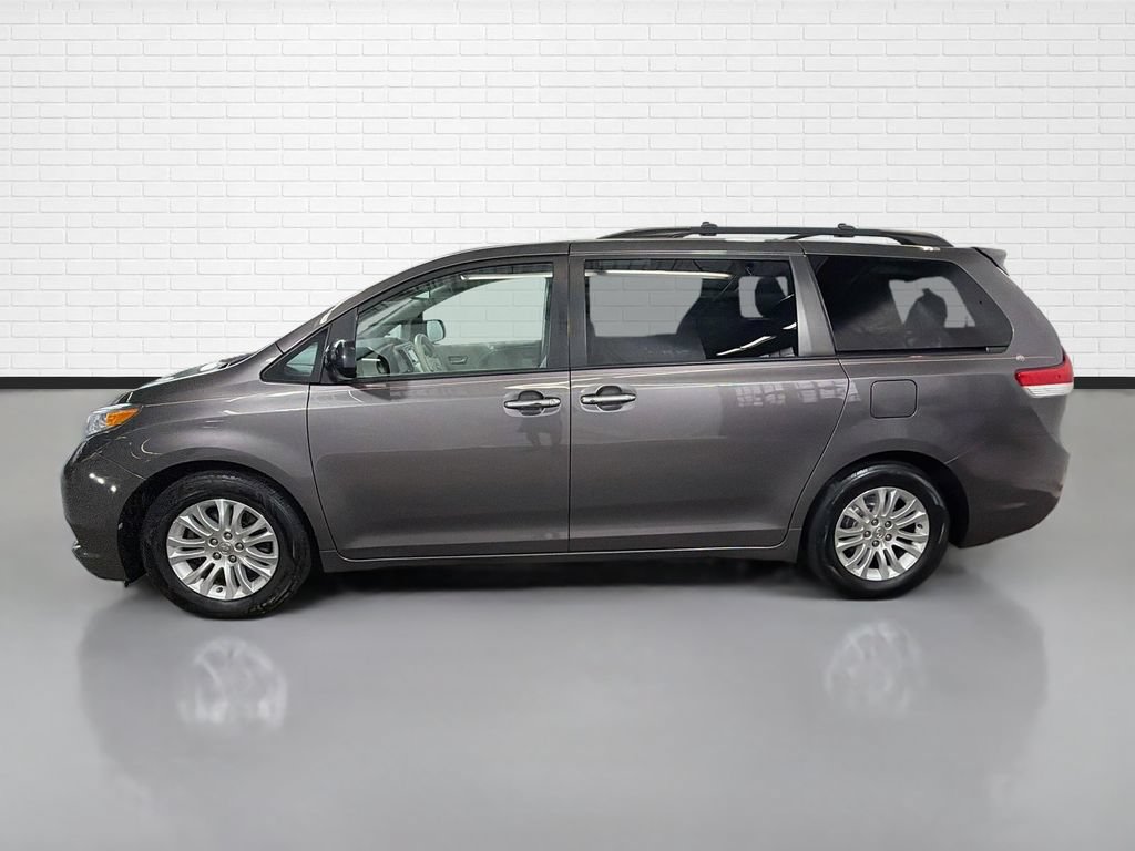 Used 2014 Toyota Sienna XLE FWD image 6