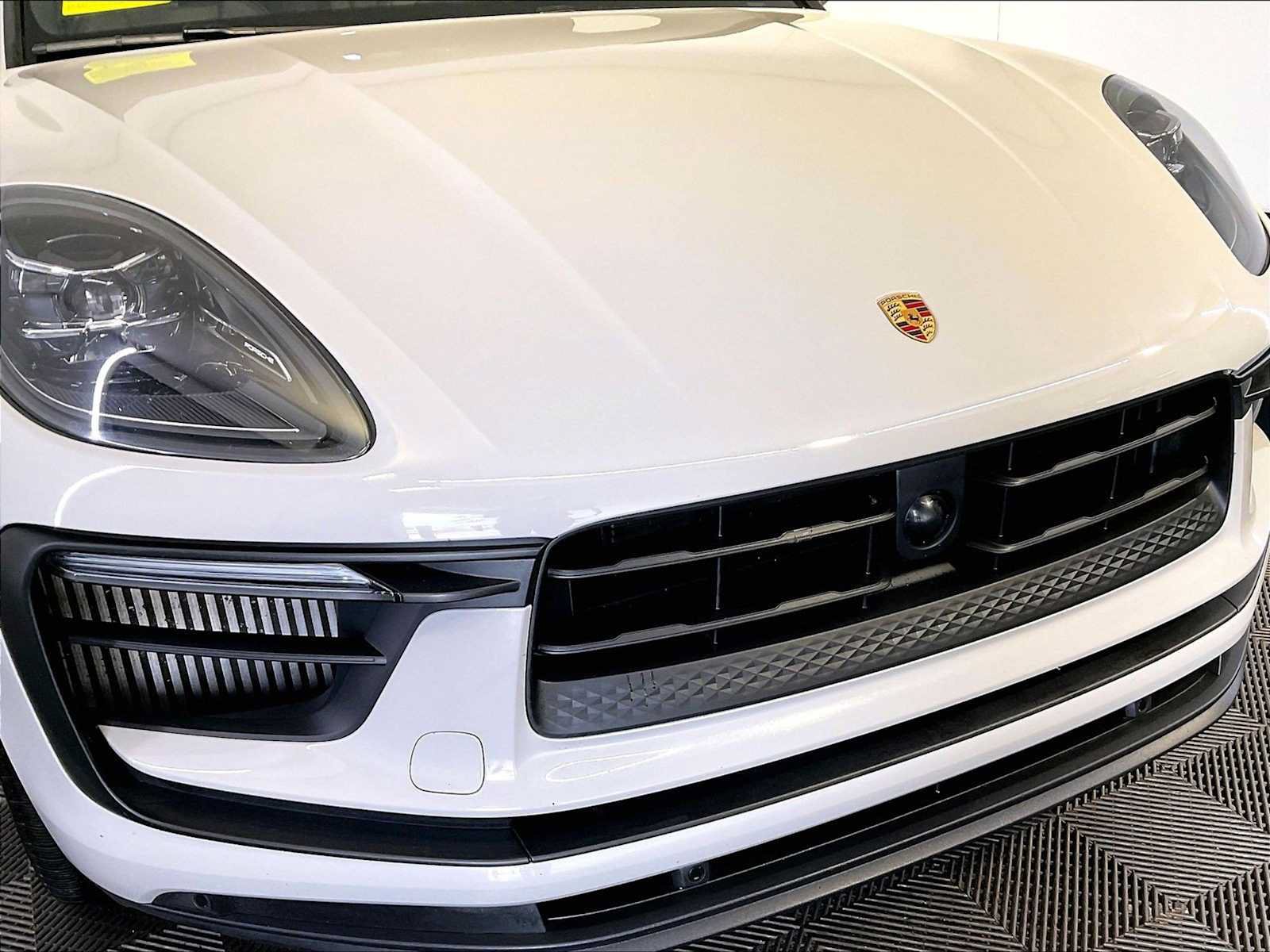 Certified 2023 Porsche Macan S AWD/4WD image 34