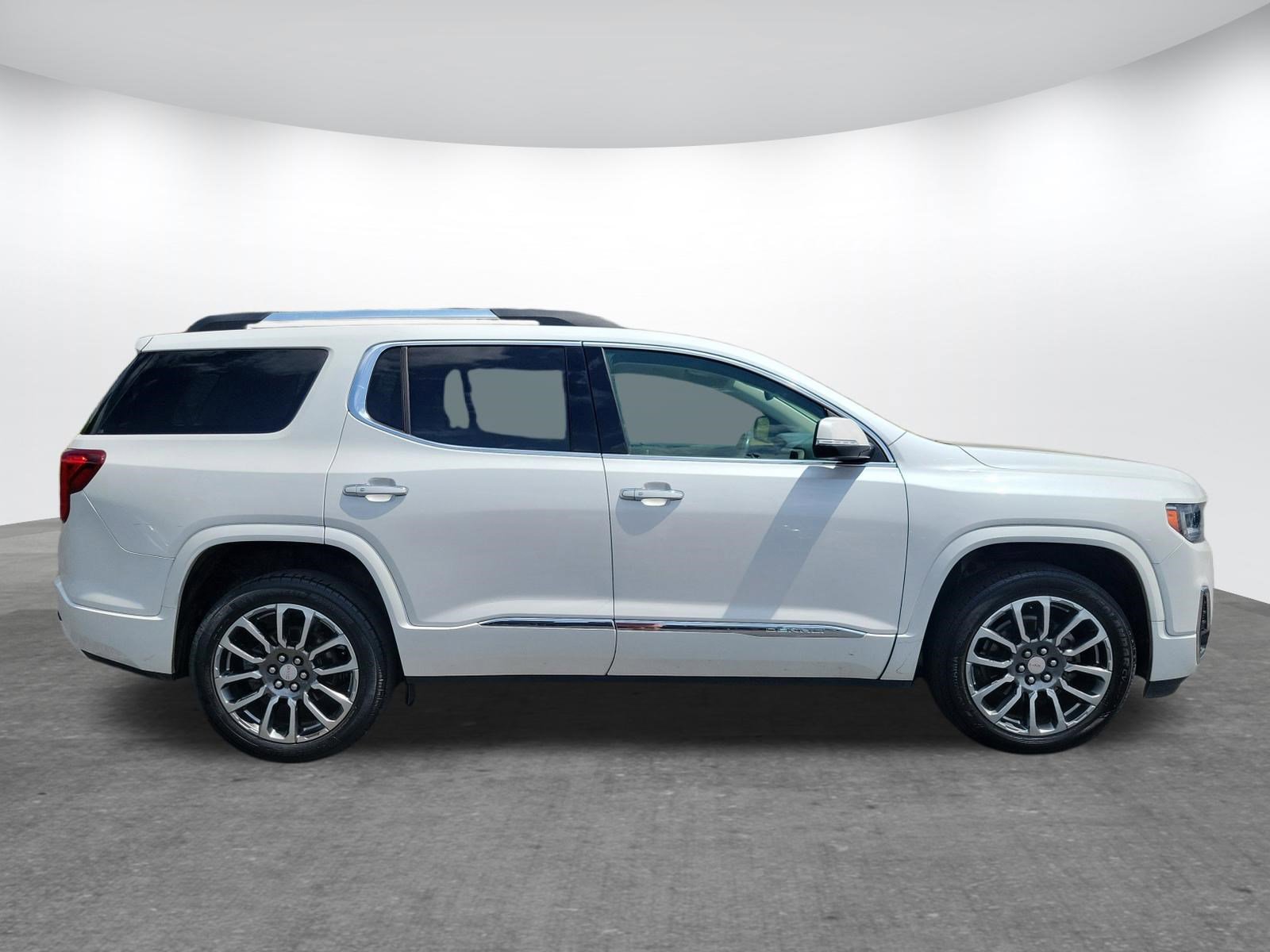 Used 2020 GMC Acadia Denali w/ LPO, Floor Liner Package FWD image 28