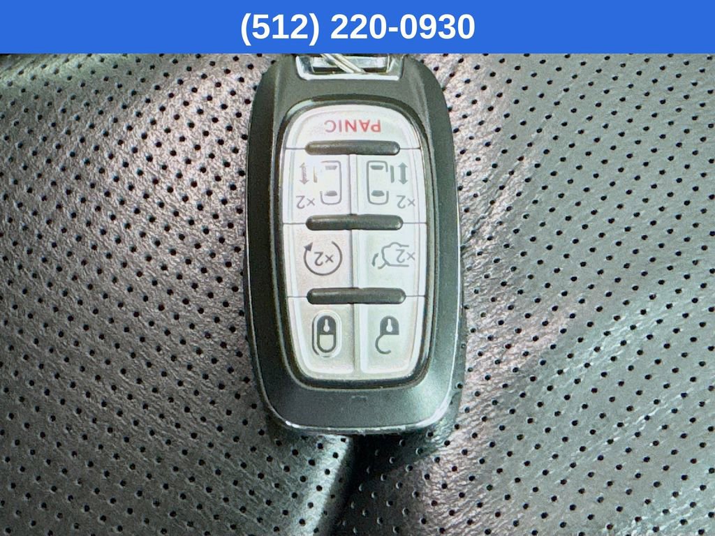 Used 2023 Chrysler Pacifica Limited image 39