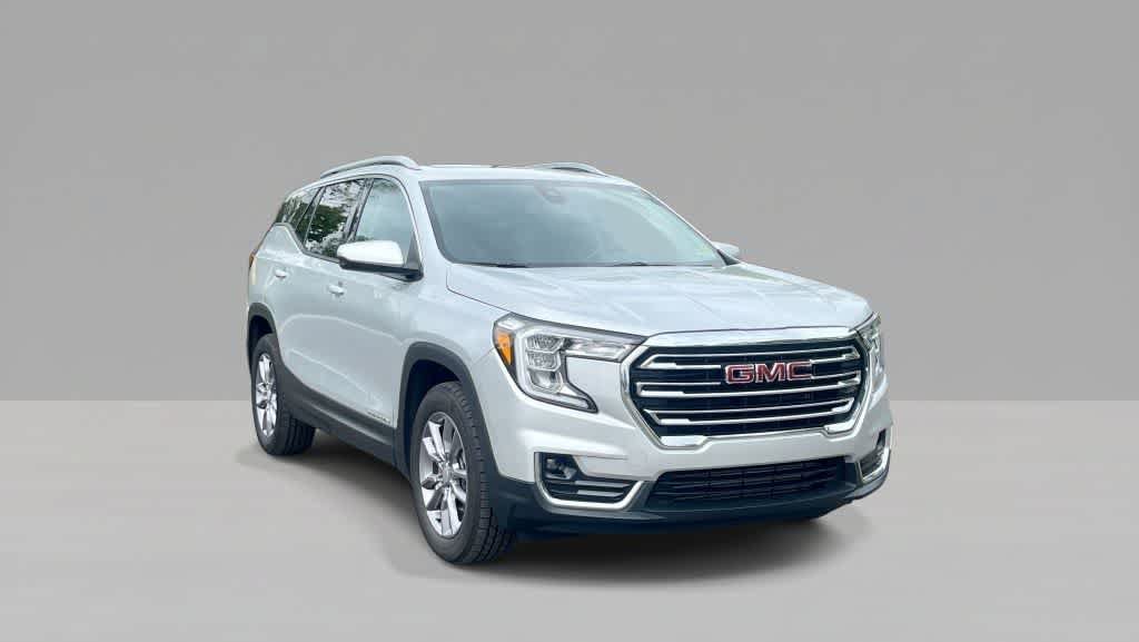 Used 2022 GMC Terrain SLT w/ Infotainment Package II AWD/4WD image 3