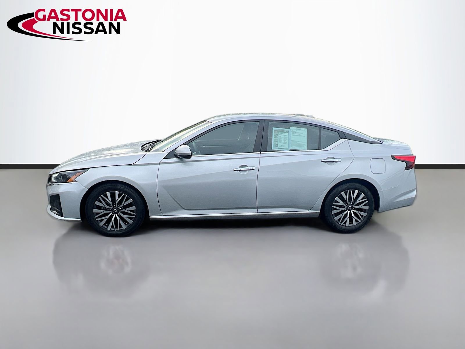 Used 2023 Nissan Altima 2.5 SV image 5