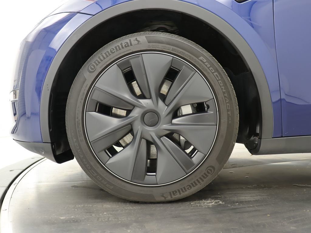 Used 2024 Tesla Model Y Long Range RWD image 37