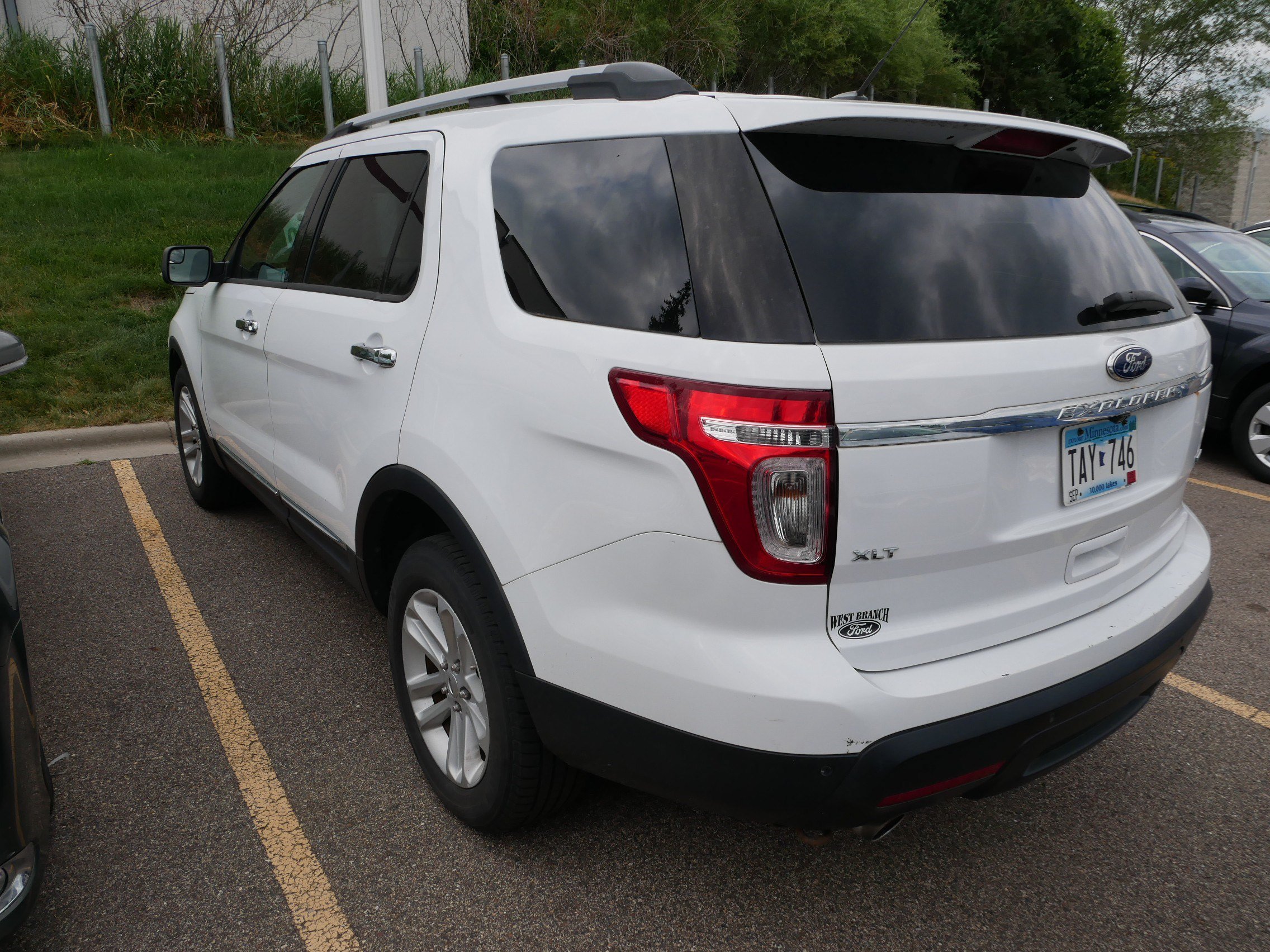 Used 2013 Ford Explorer XLT AWD/4WD image 2