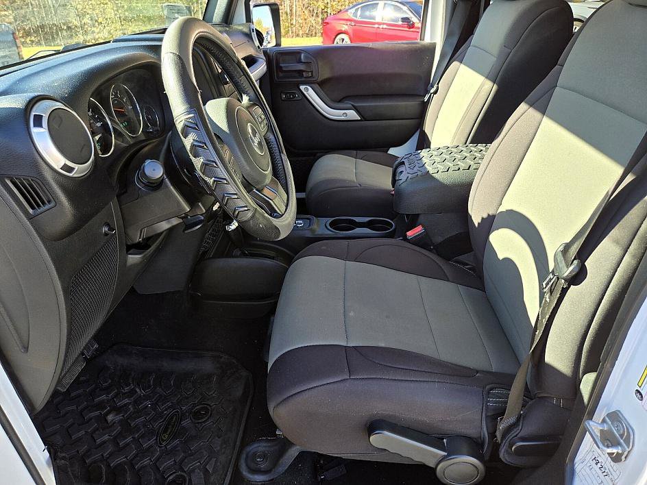 Used 2018 Jeep Wrangler Unlimited Sahara image 9