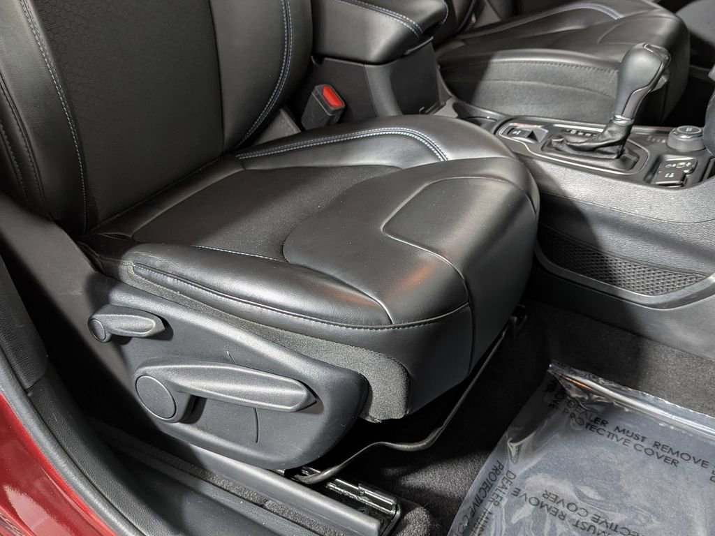 Used 2020 Jeep Cherokee Latitude Plus image 22