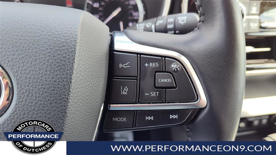 Used 2020 Toyota Highlander XLE AWD/4WD image 22