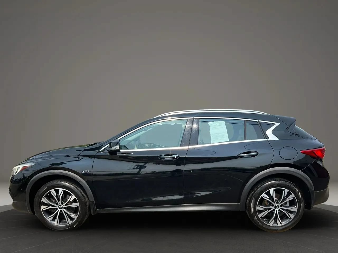 Used 2018 INFINITI QX30 Premium w/ Navigation Package AWD/4WD image 8