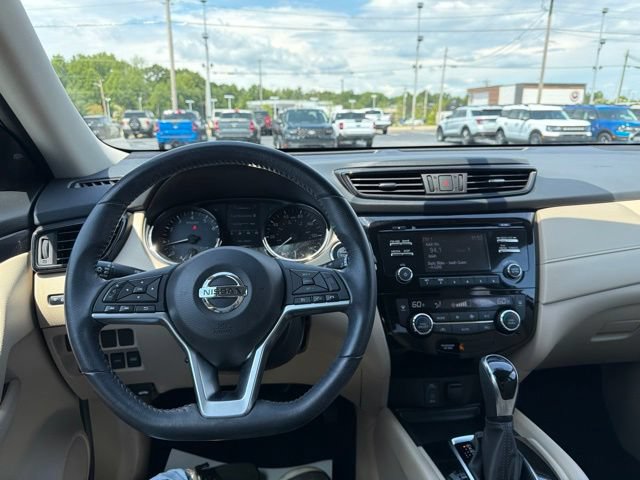 Used 2017 Nissan Rogue SV AWD/4WD image 25
