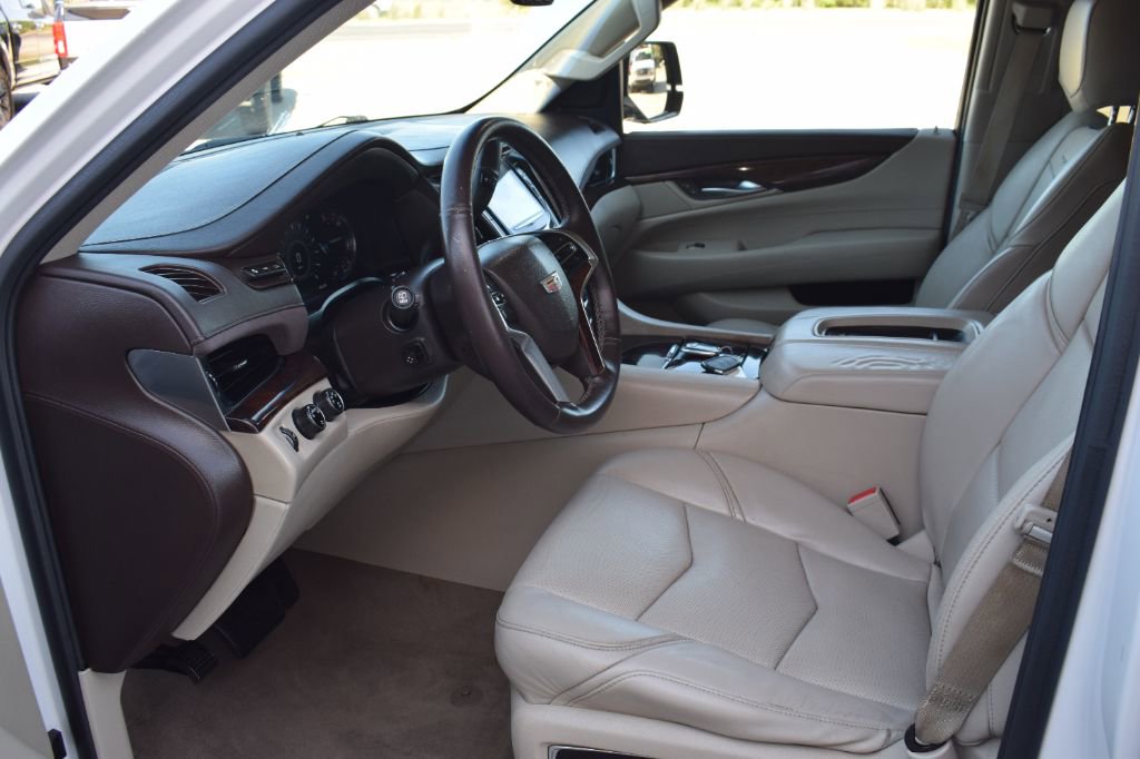 Used 2016 Cadillac Escalade Luxury AWD/4WD image 7