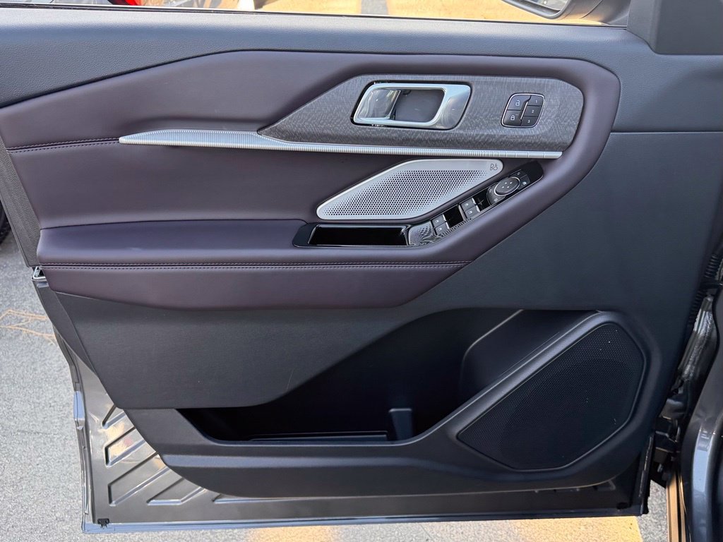 Used 2026 Ford Explorer Platinum RWD image 14