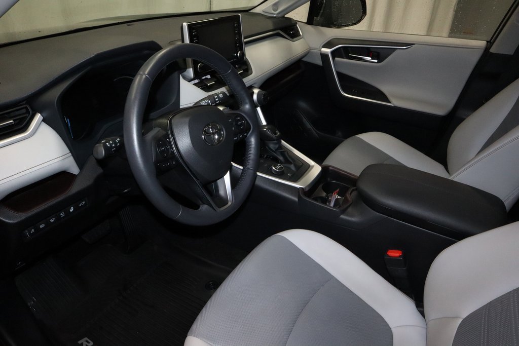 Used 2020 Toyota RAV4 Limited image 25
