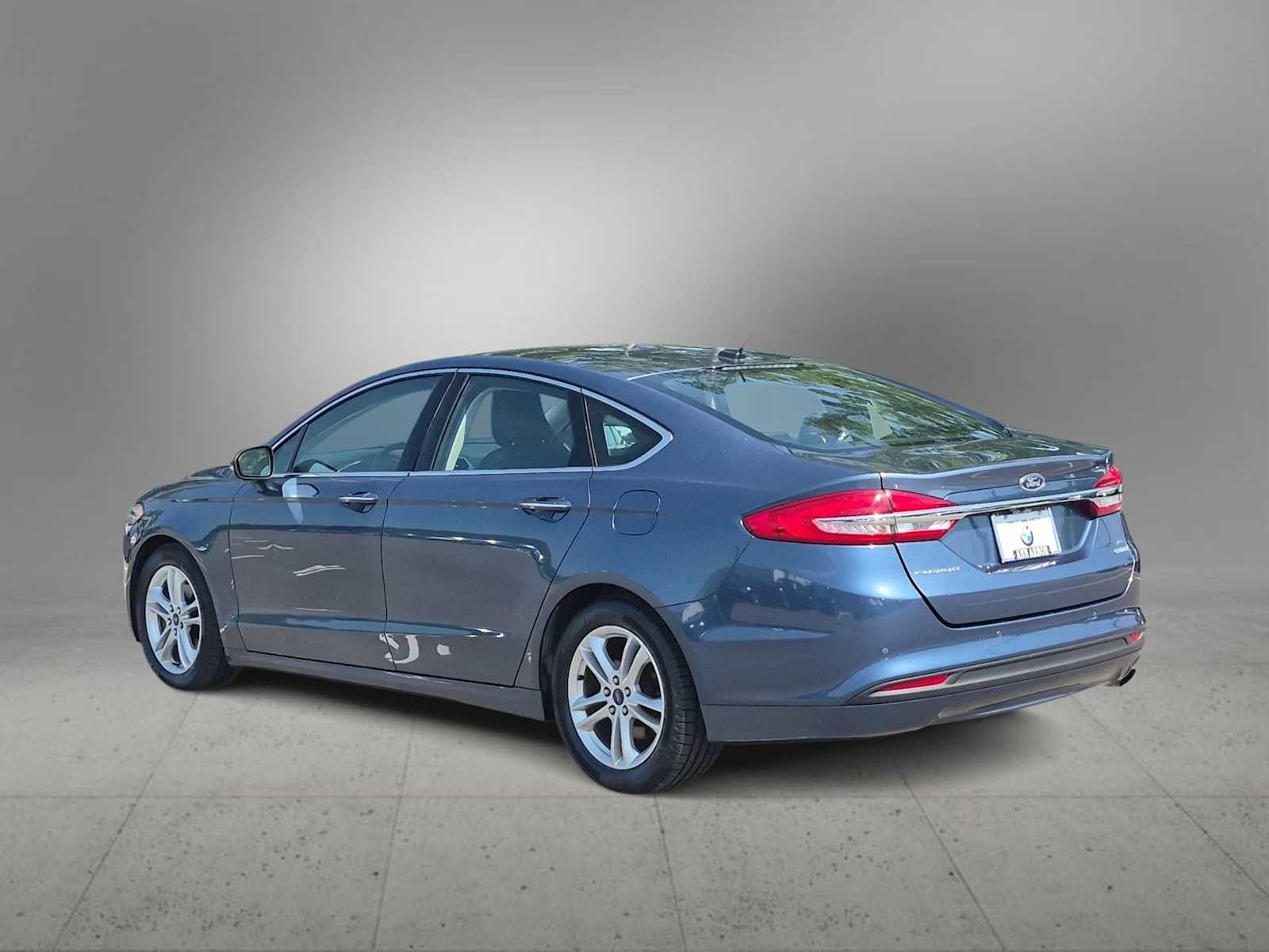 Used 2018 Ford Fusion SE w/ Fusion SE Technology Package FWD image 6