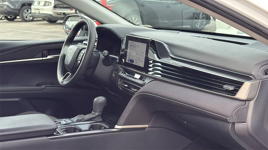 Used 2025 Toyota Camry LE image 31
