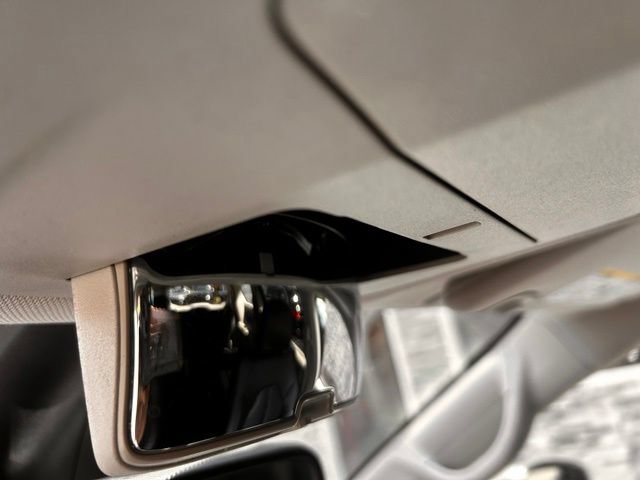 Used 2023 Chrysler Pacifica Touring-L FWD image 30